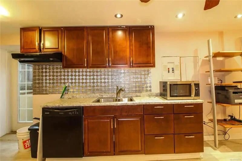Legacy wood kitchen before renovation