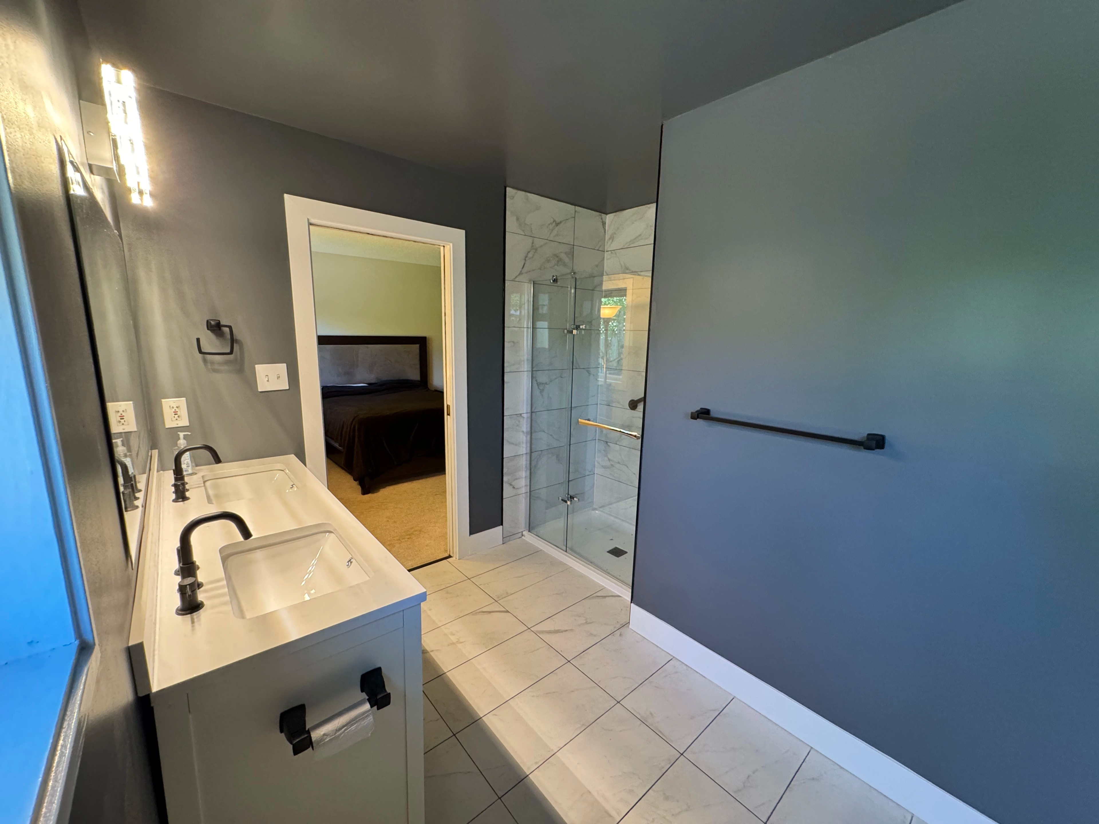 Modern Bath And Laundry Suite